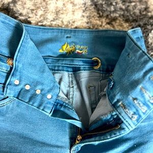 Verox butt lifting jeans.